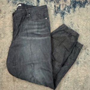 DESIGNED BY DKNY JEANS!!!!!! Fabulous Collection Lightweight Women’s 👖